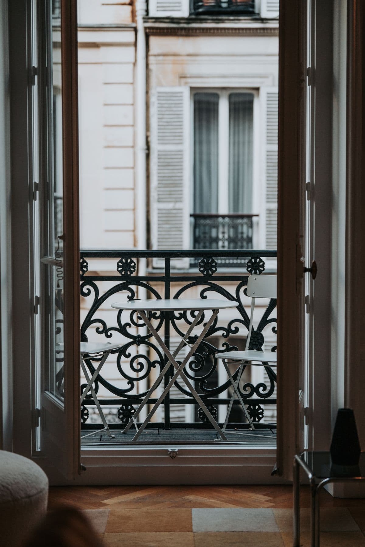 Balcon en fer forgé typique d’un immeuble haussmannien